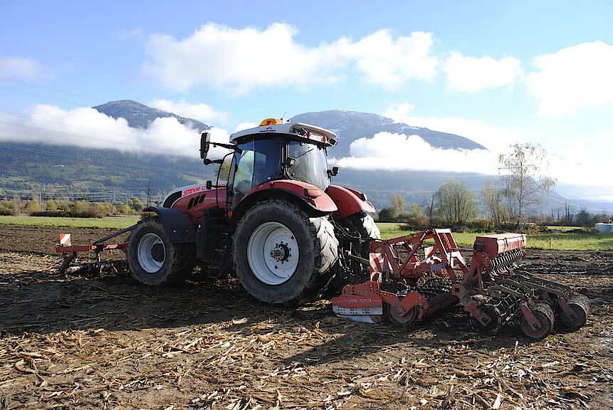 Frontgrupper mit Kreiselegge und Saatkasten für Zwischenfruchtanbau-Gumpitsch