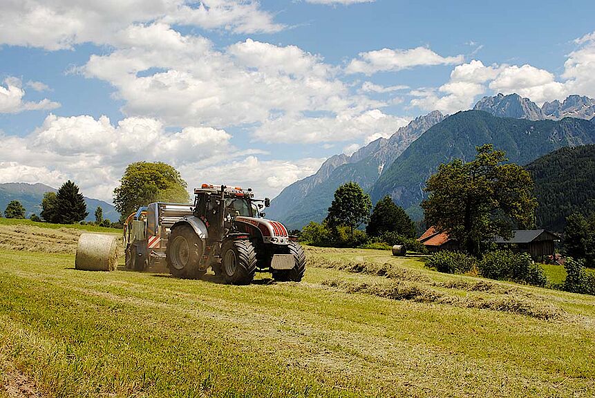 Göweil Ballenpresse-Heuballen pressen-Gumpitsch